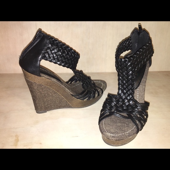 Black woven wedge sandal - Picture 2 of 3